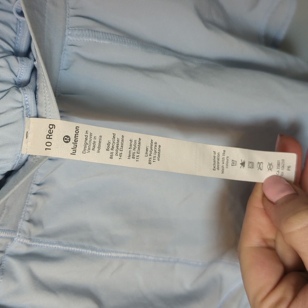 TOO LATE! CONSIGNED! Lululemon Hotty Hot Short II Blue Linen 2.5" - Picture 8 of 8